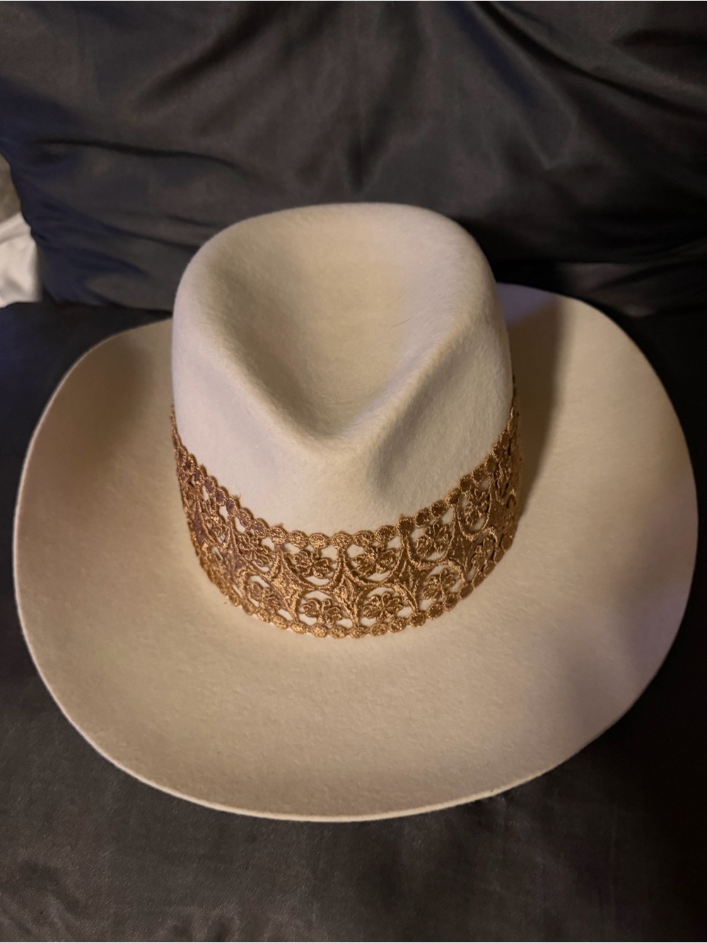 NWT Olive & Pique Felt Fedora/Western Boho Hat w/Embroidered Tan/Gold Band  Sz M